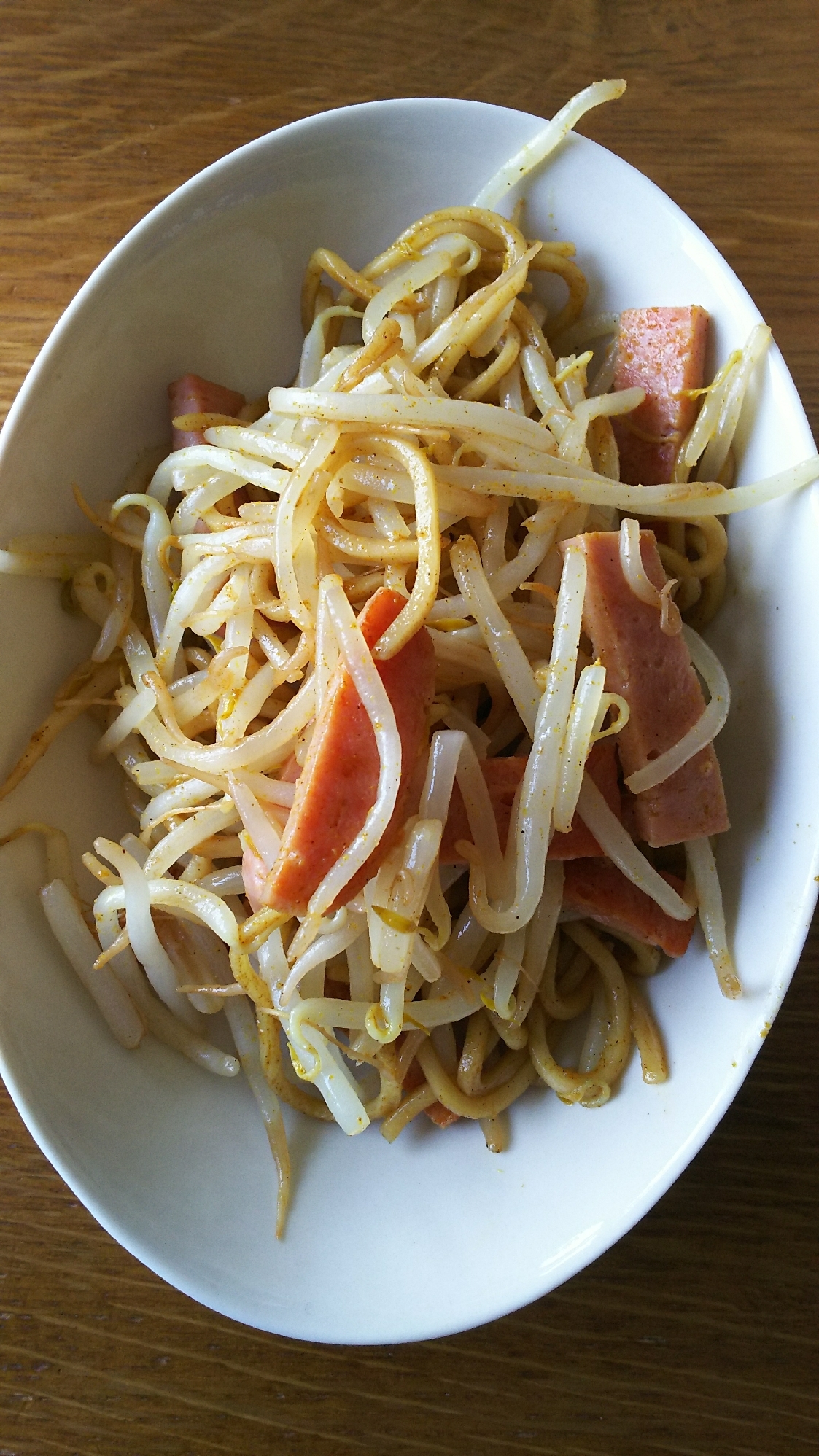 もやしとスパムのカレー焼きそば