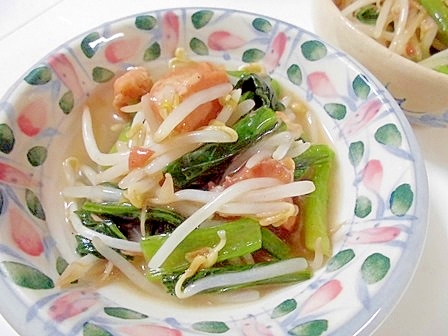 焼き鳥缶詰（塩）で　もやしと小松菜の炒め物