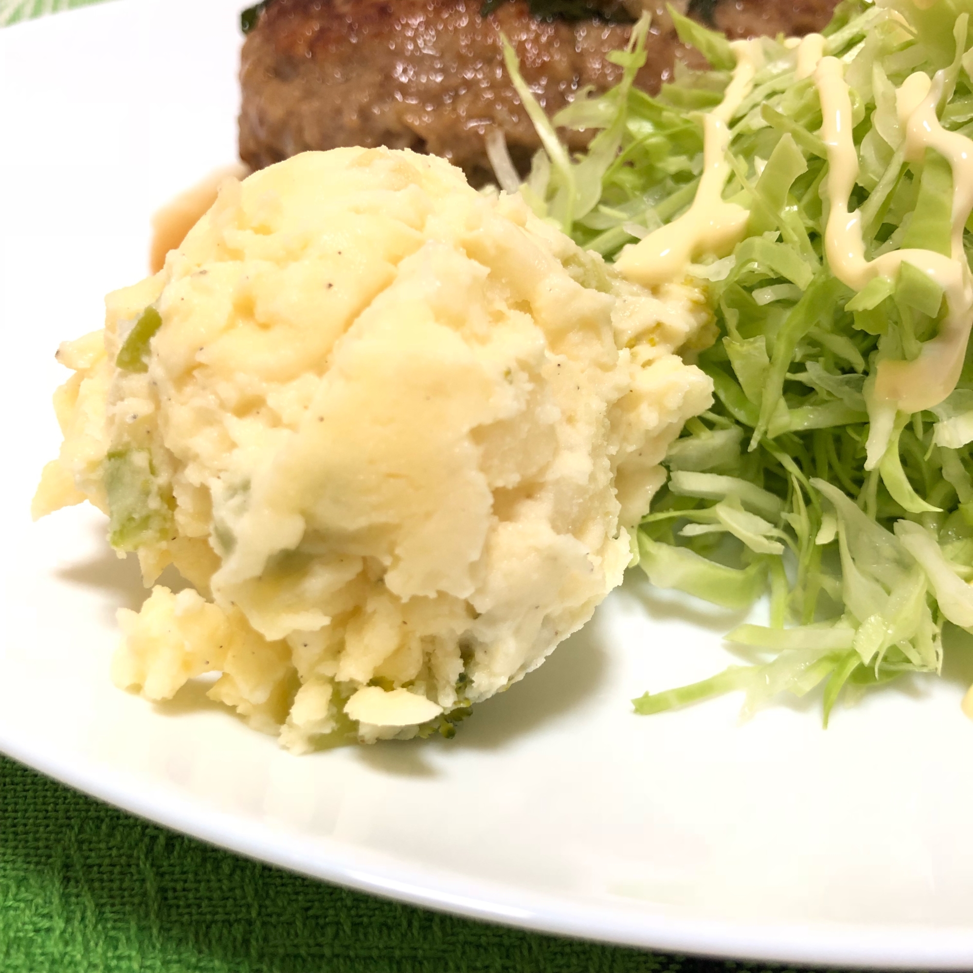 ブロッコリーの茎入りポテトサラダ♪