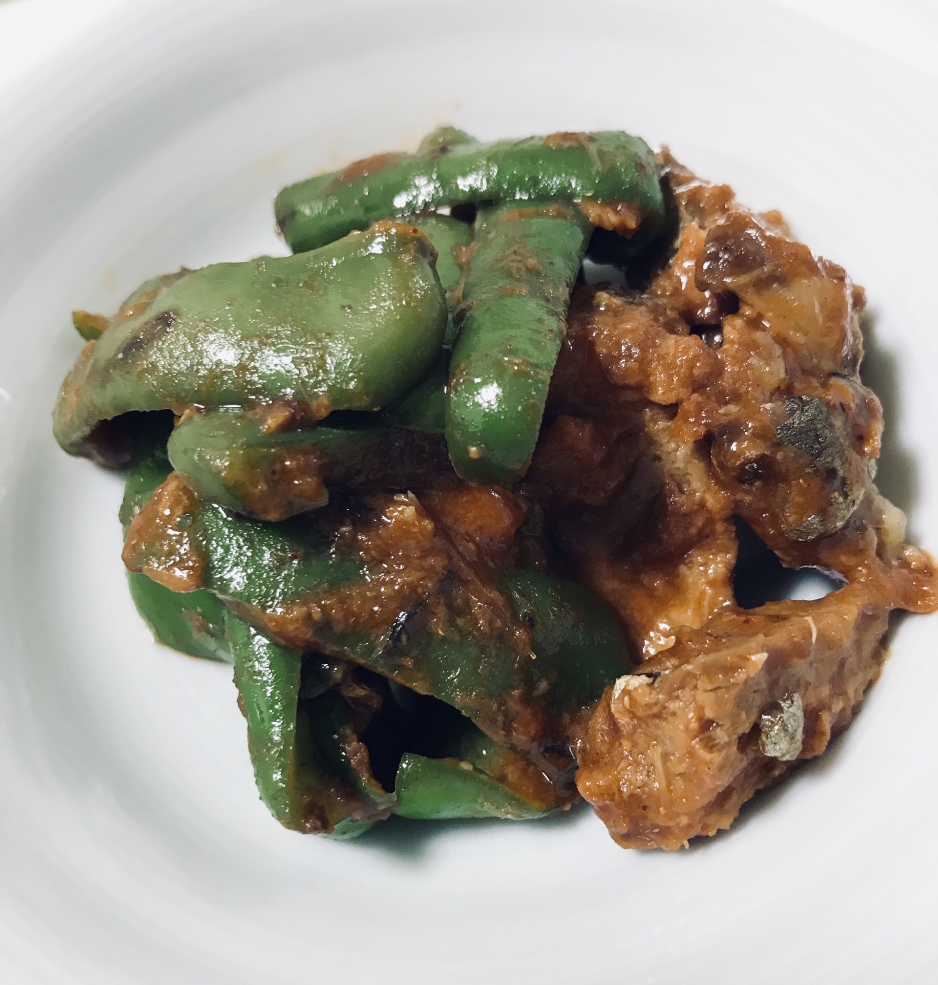 旨辛ご飯がすすむ!ピーマンとサバ味噌煮缶炒め