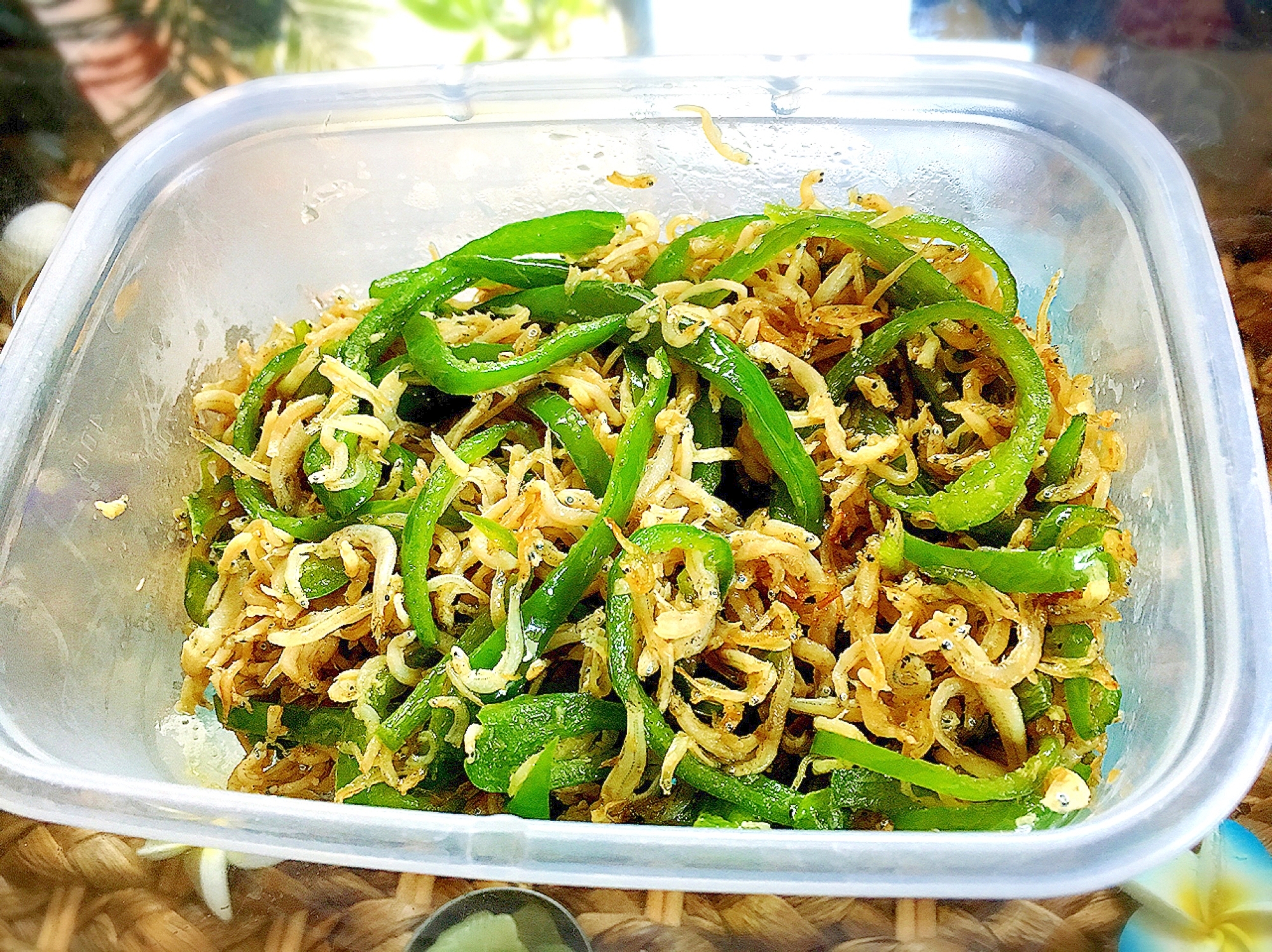 しらすとピーマンのごま油炒め