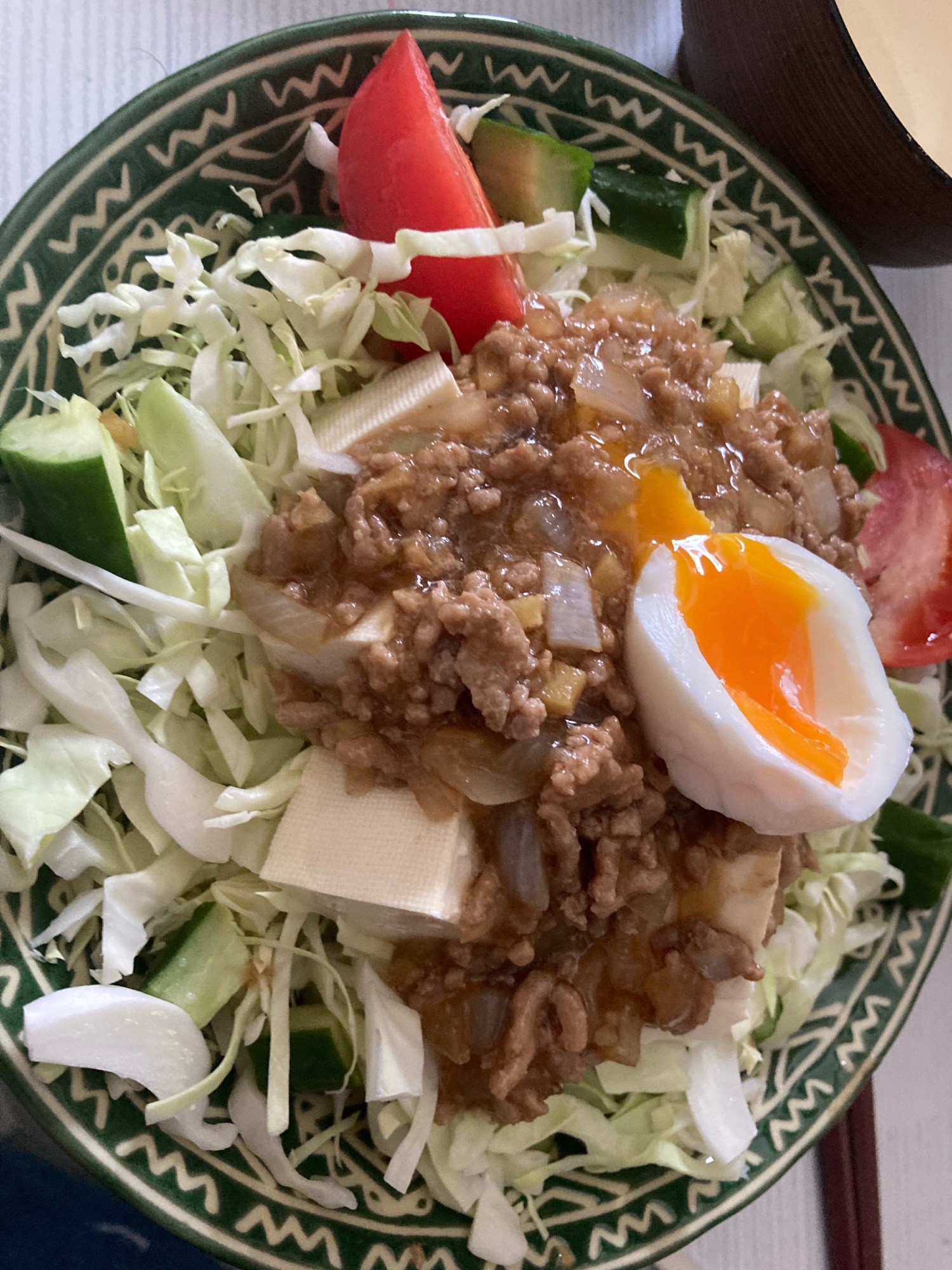 おつまみや副菜に！お肉もりもり豆腐サラダ