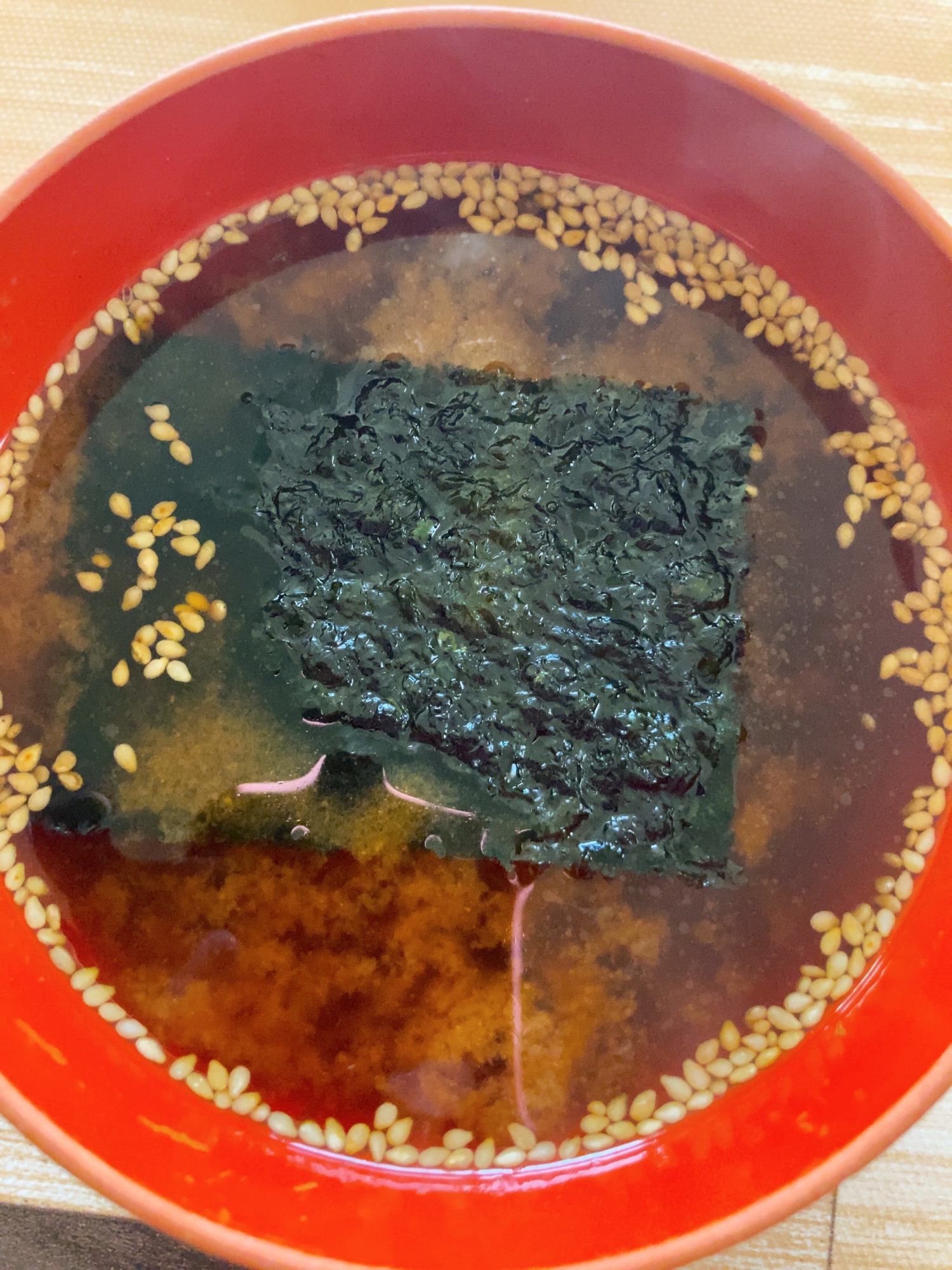 わかめと韓国海苔の赤味噌汁