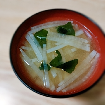 だいこんとわかめの味噌汁