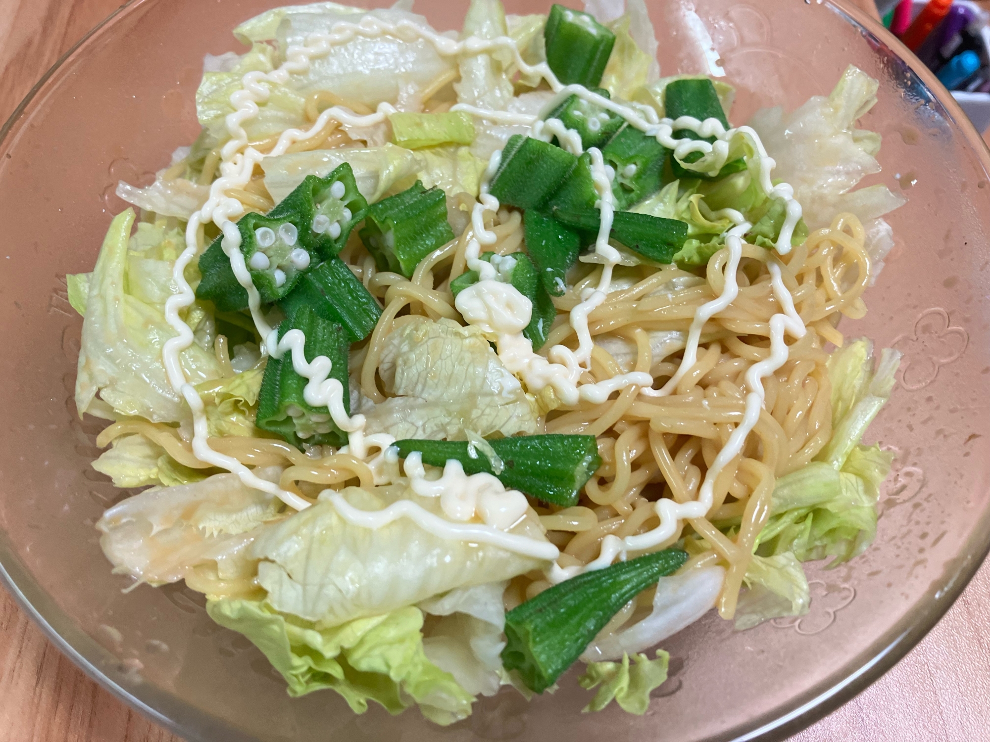 レタスとオクラの冷やし中華サラダ