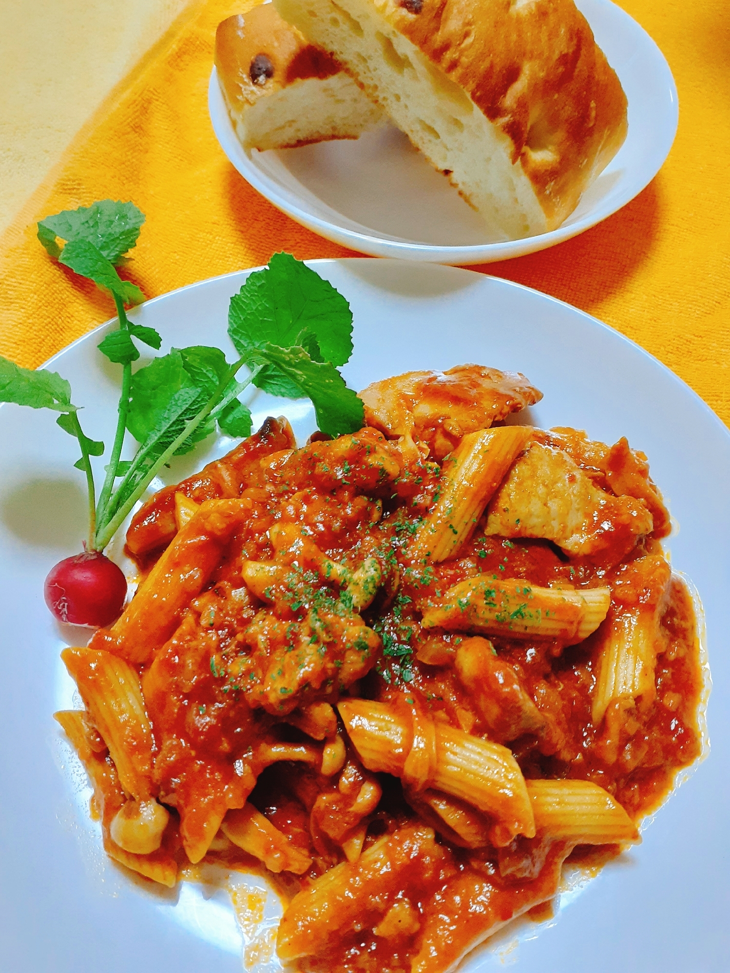 チキンカチャトーラとペンネ