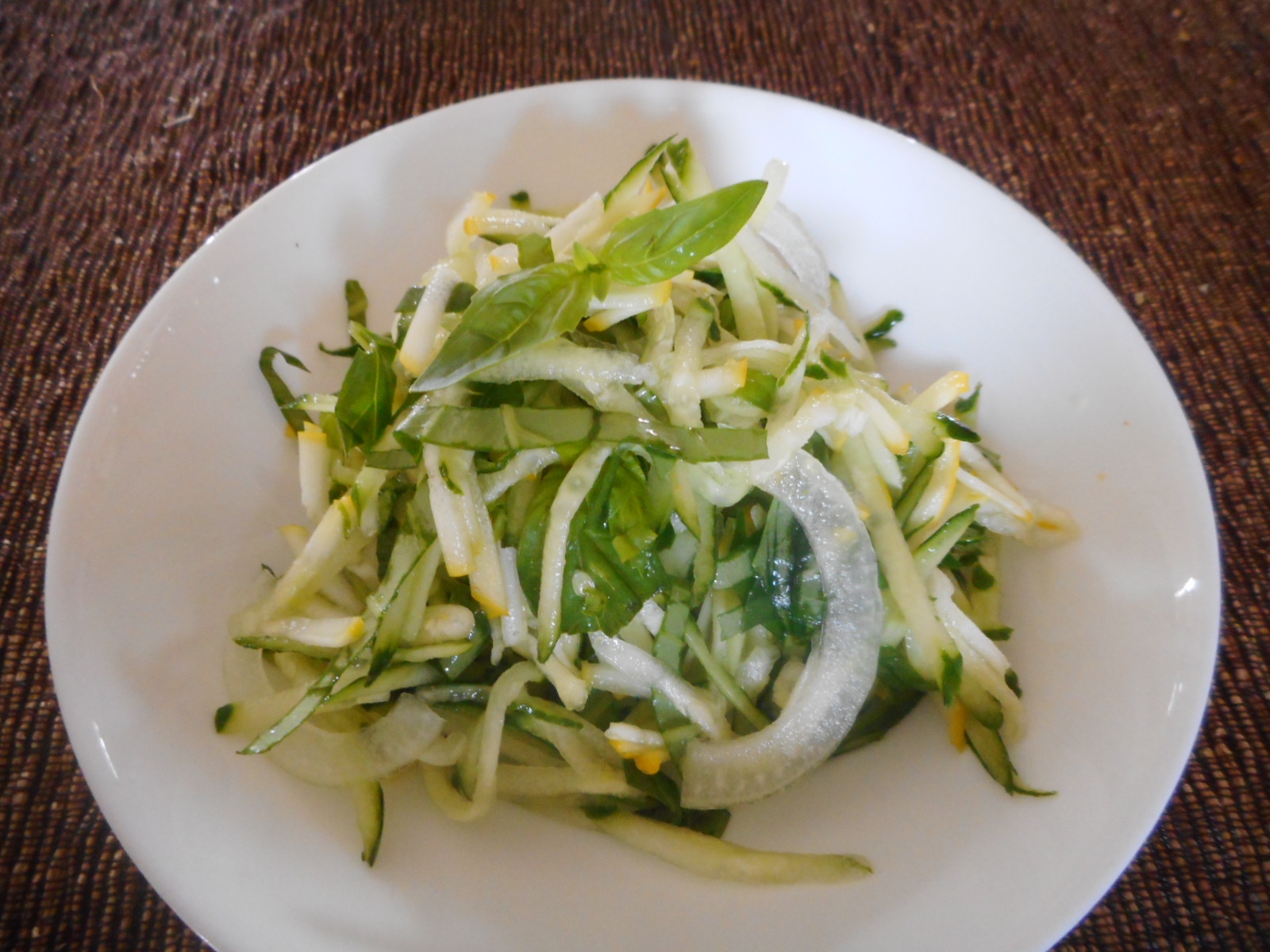 キュウリとズッキーニとバジルの千切りサラダ レシピ 作り方 By Mococo05 楽天レシピ キュウリとズッキーニとバジルの千切りサラダ レシピ 作り方 By Mococo05 楽天レシピ