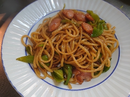 ピーマンとソーセージ焼きそば