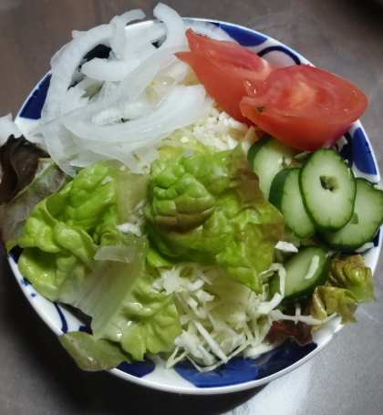 レタスと新玉ねぎのサラダ