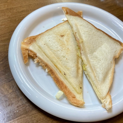 朝食に♪ツナとキャベツとチーズのホットサンド