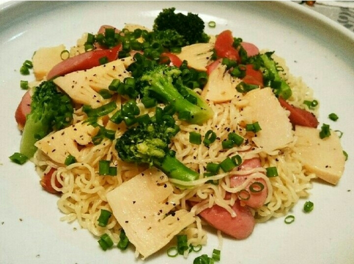 野菜たっぷり焼きラーメン