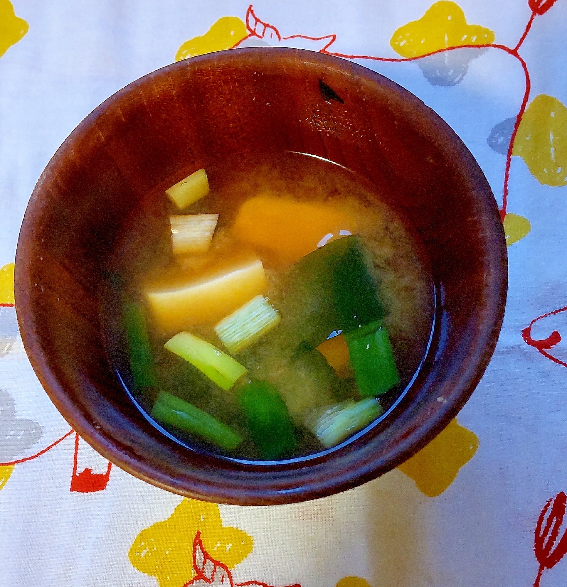 分葱とわかめと絹豆富のお味噌汁♪