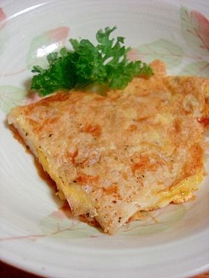 白い皿に盛られたカレイのピカタ風