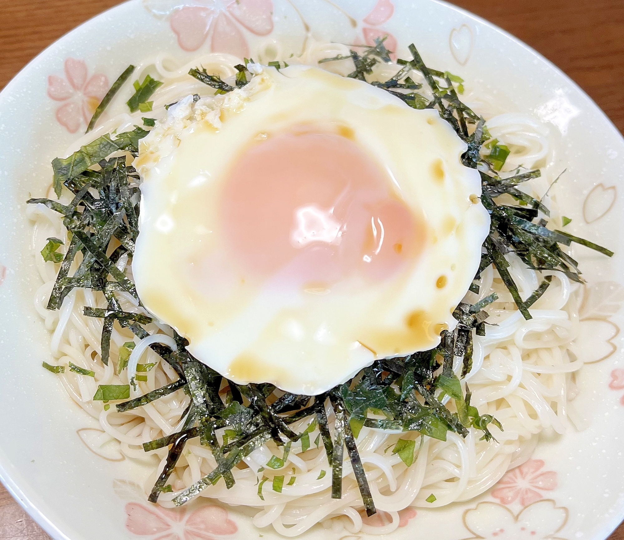 目玉焼きのせそうめん