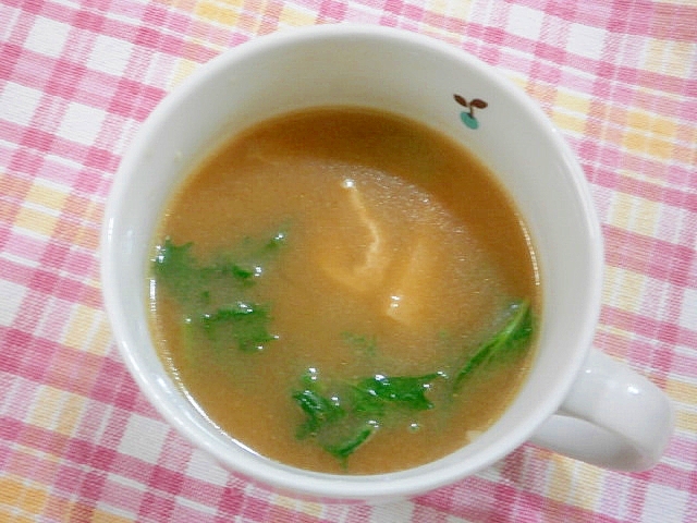 カブの葉と油揚げの味噌汁