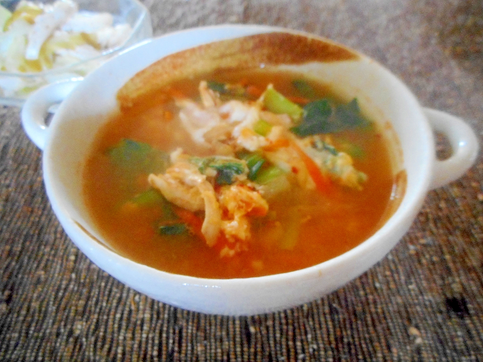 小松菜と人参のピリ辛卵スープ