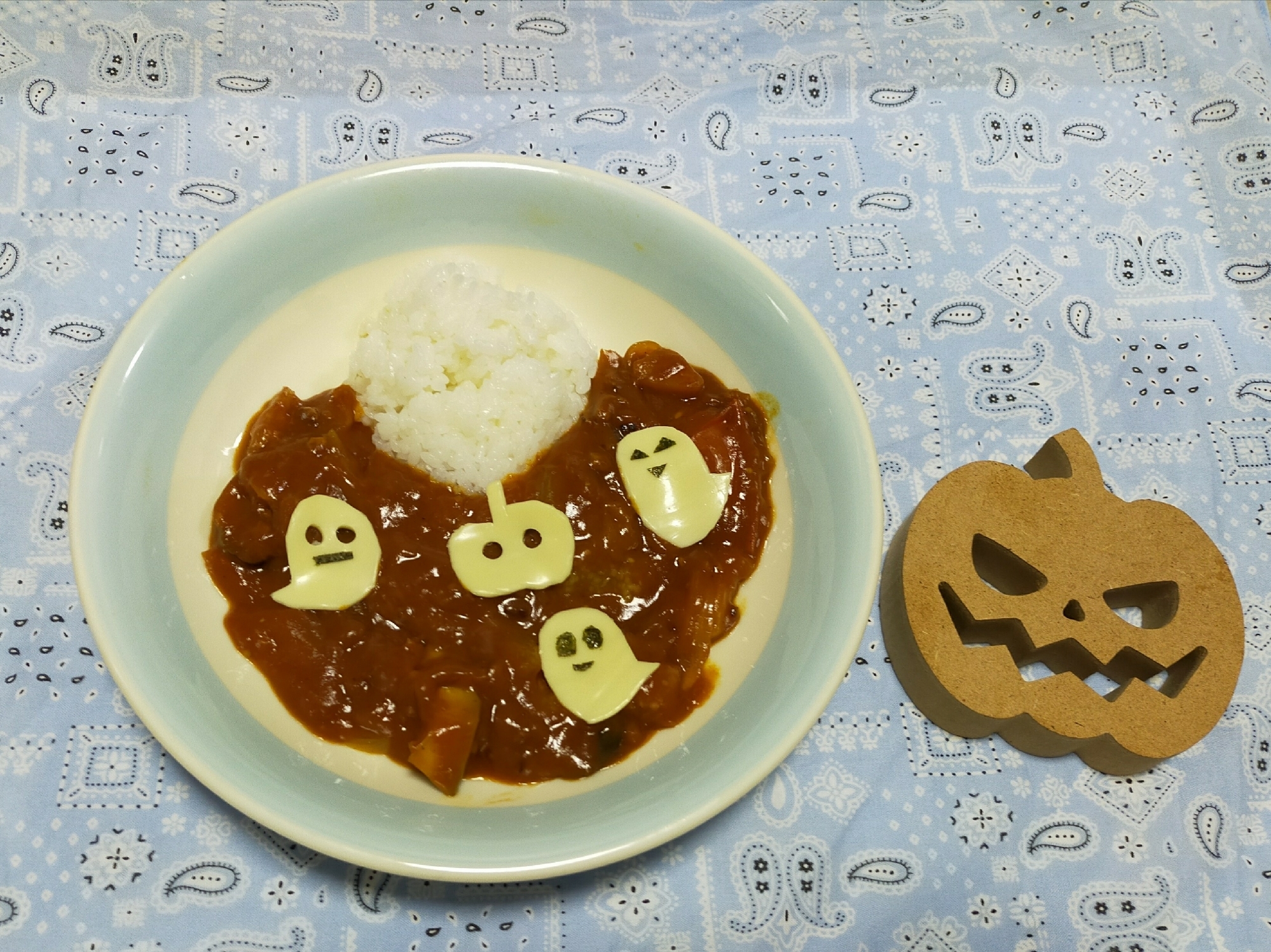 ハロウィン✨カレーやハヤシにチーズでデコレーション