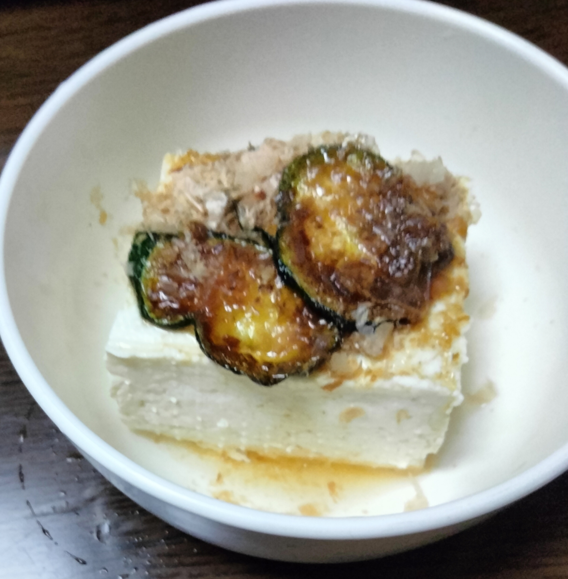 冷奴アレンジ おかかたっぷり♡焼きズッキーニ