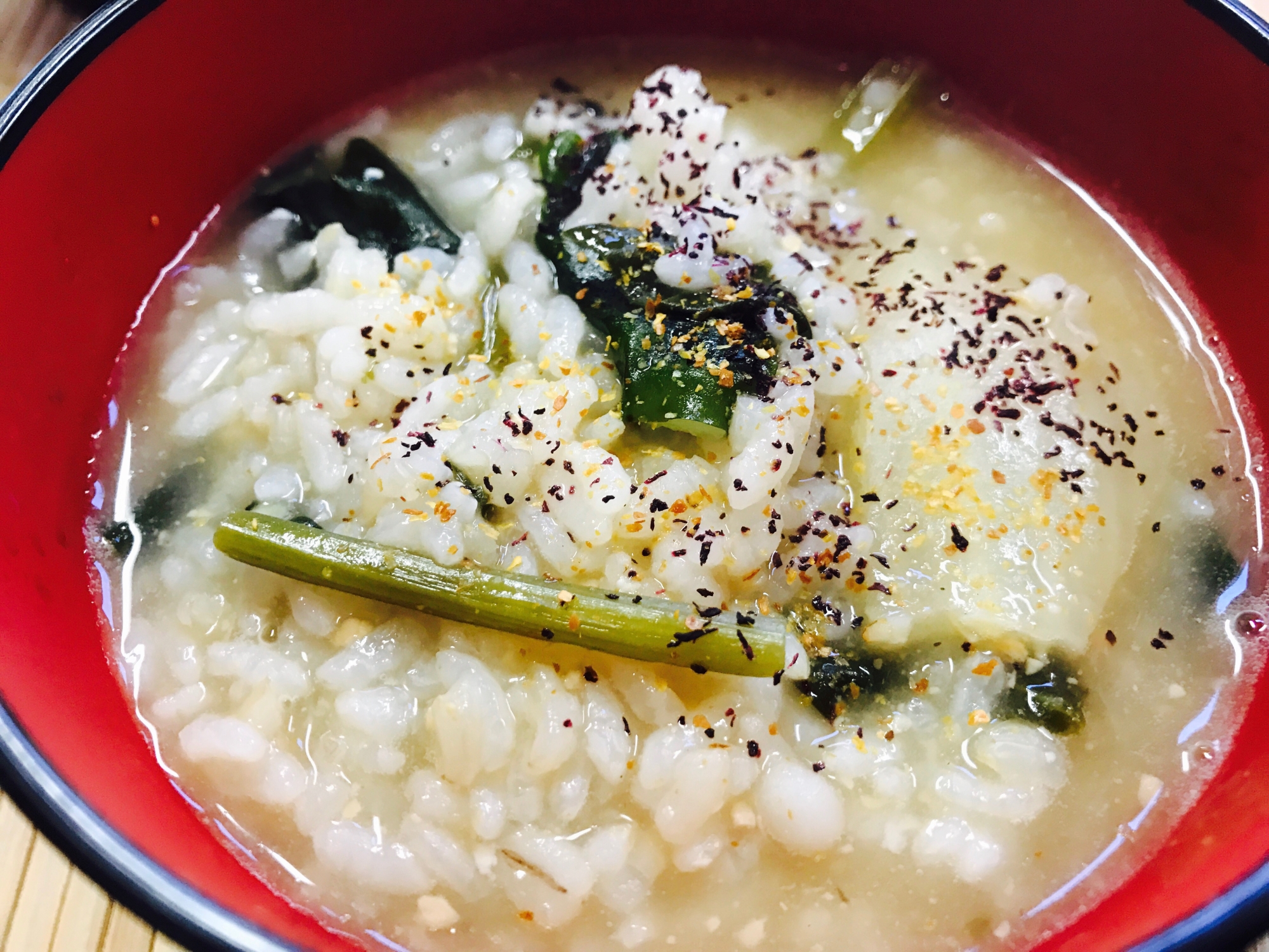 リメイク！白菜とわかめのゆかり味噌汁雑炊