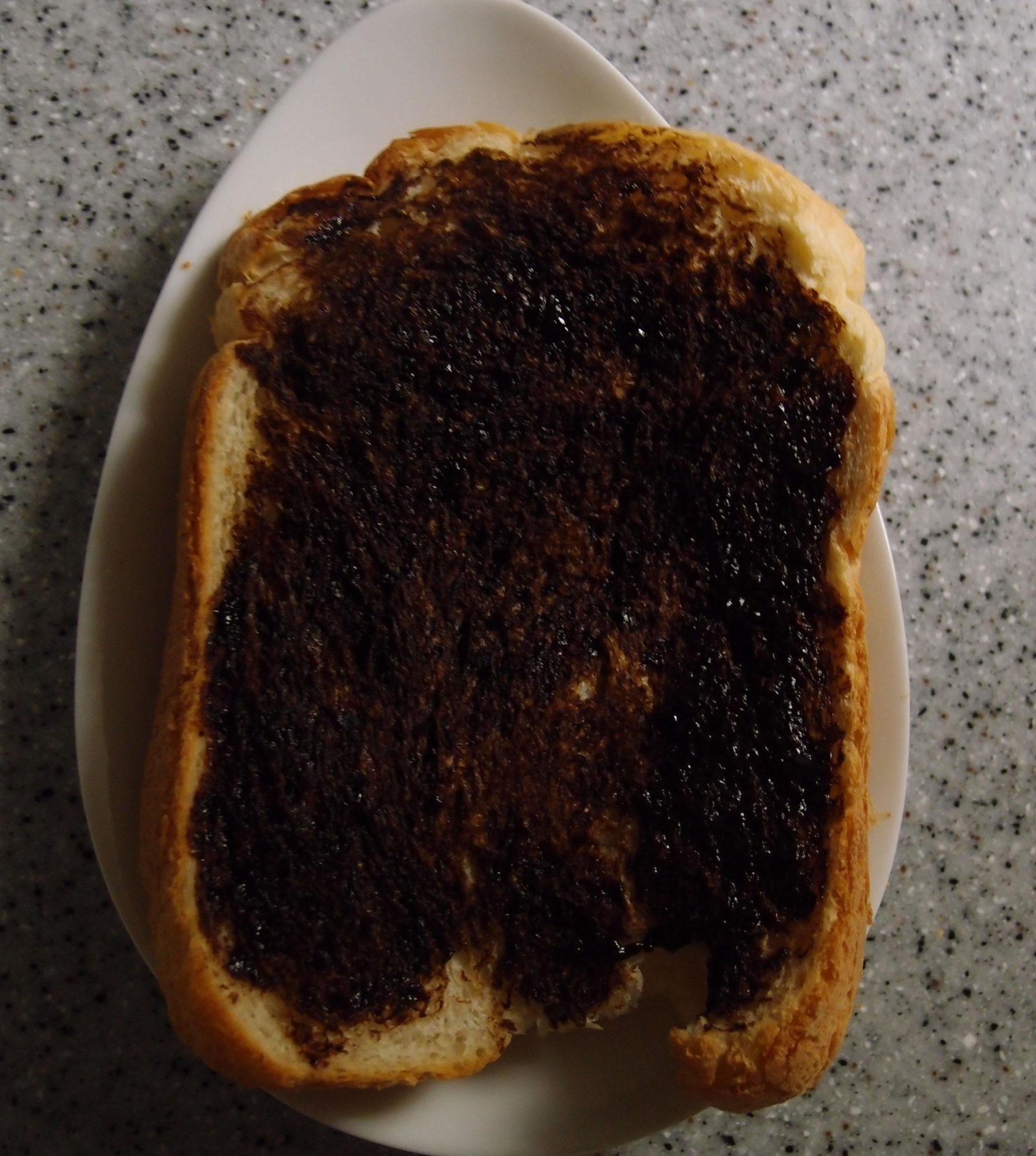 コーヒー風味のプラムジャムトースト