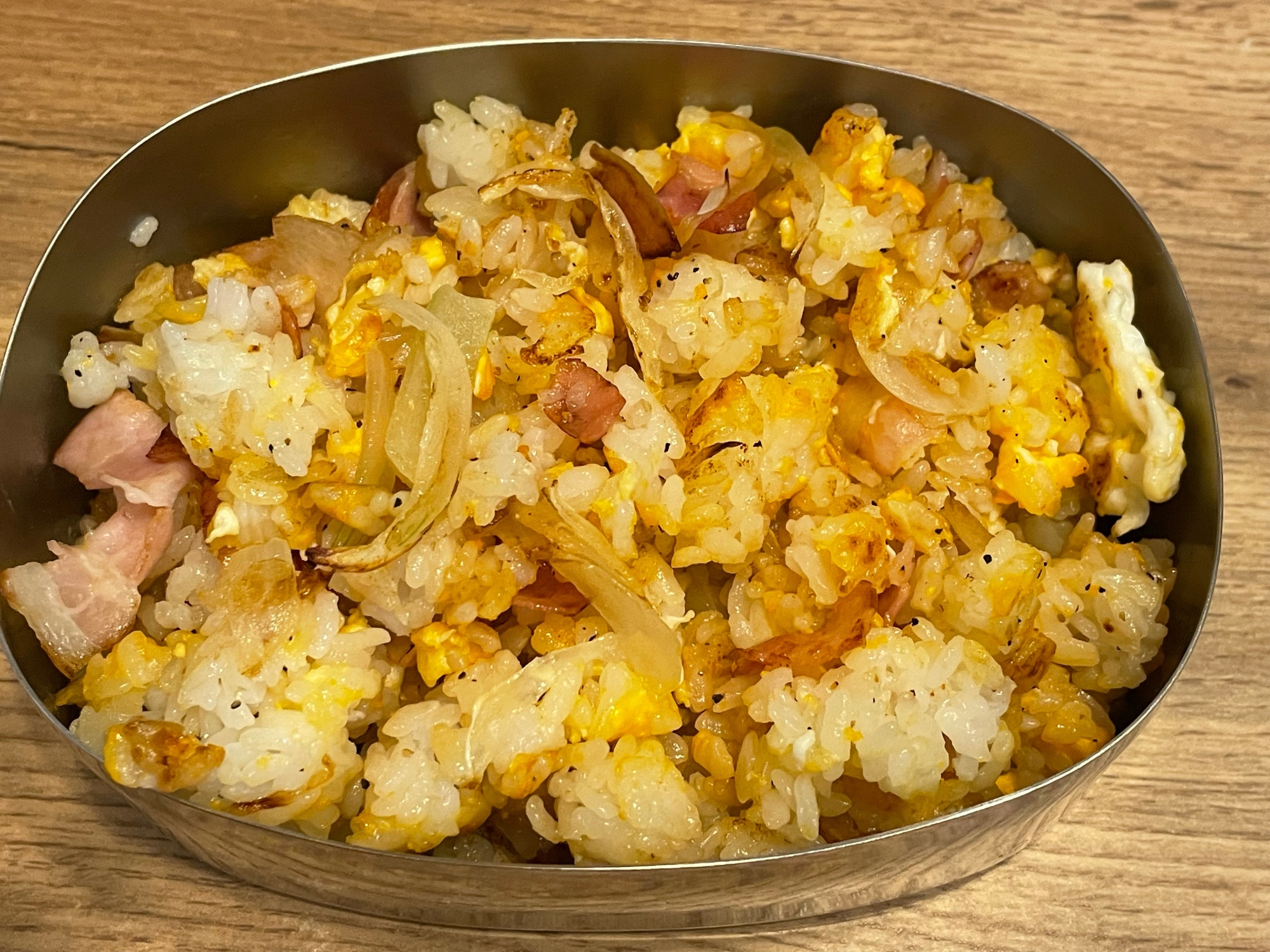 玉ねぎとベーコンのチャーハン