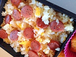 【節約パパ弁当】ウィンナーのスパイシーチャーハン
