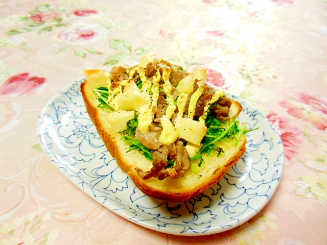 ❤水菜と玉葱と豚肉のステーキスパイス・トースト❤