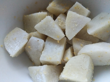 オリーブオイルと粉チーズで　☆　ふかし里芋