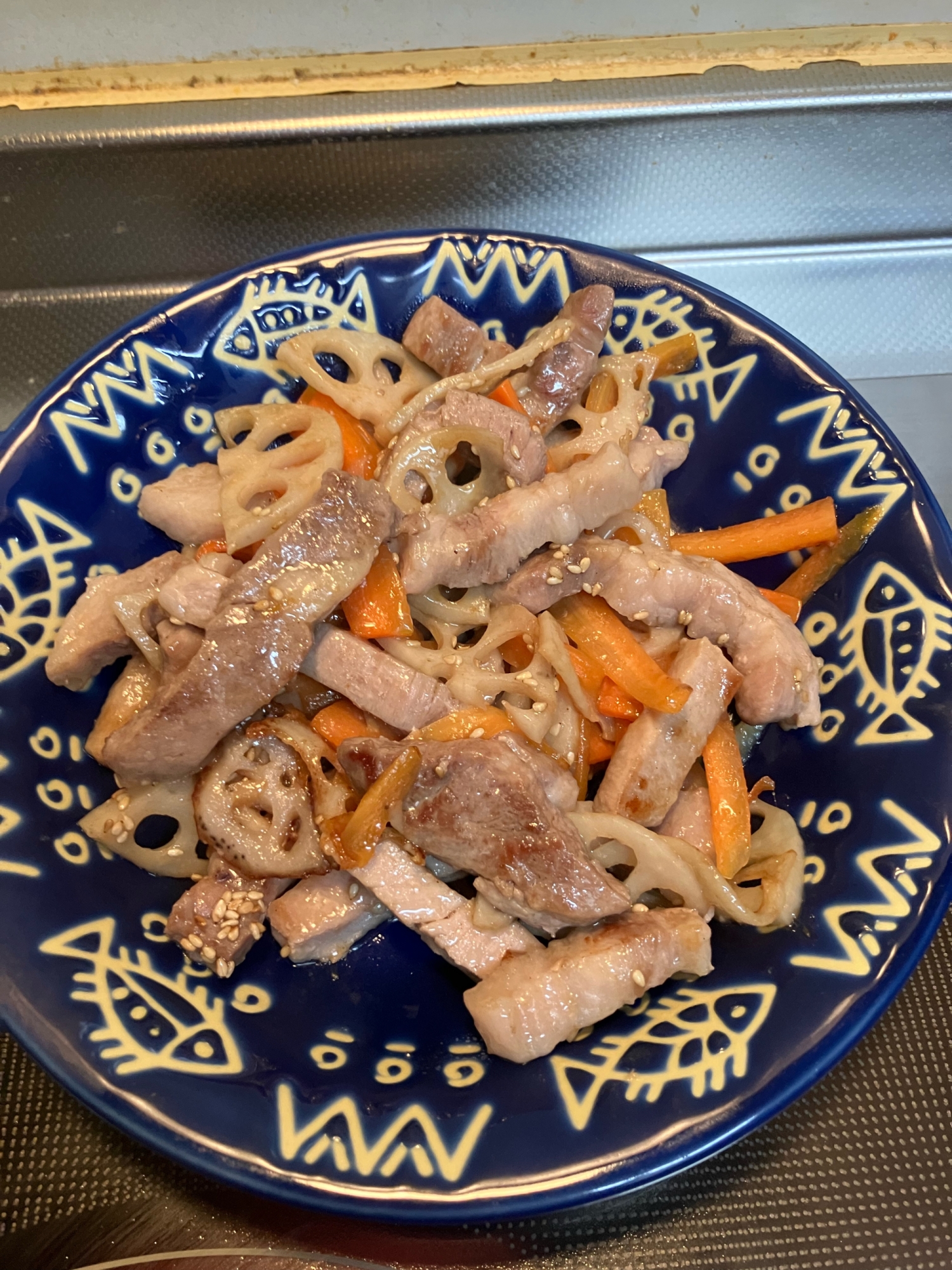 豚ロース肉と蓮根と人参のソテー^_^