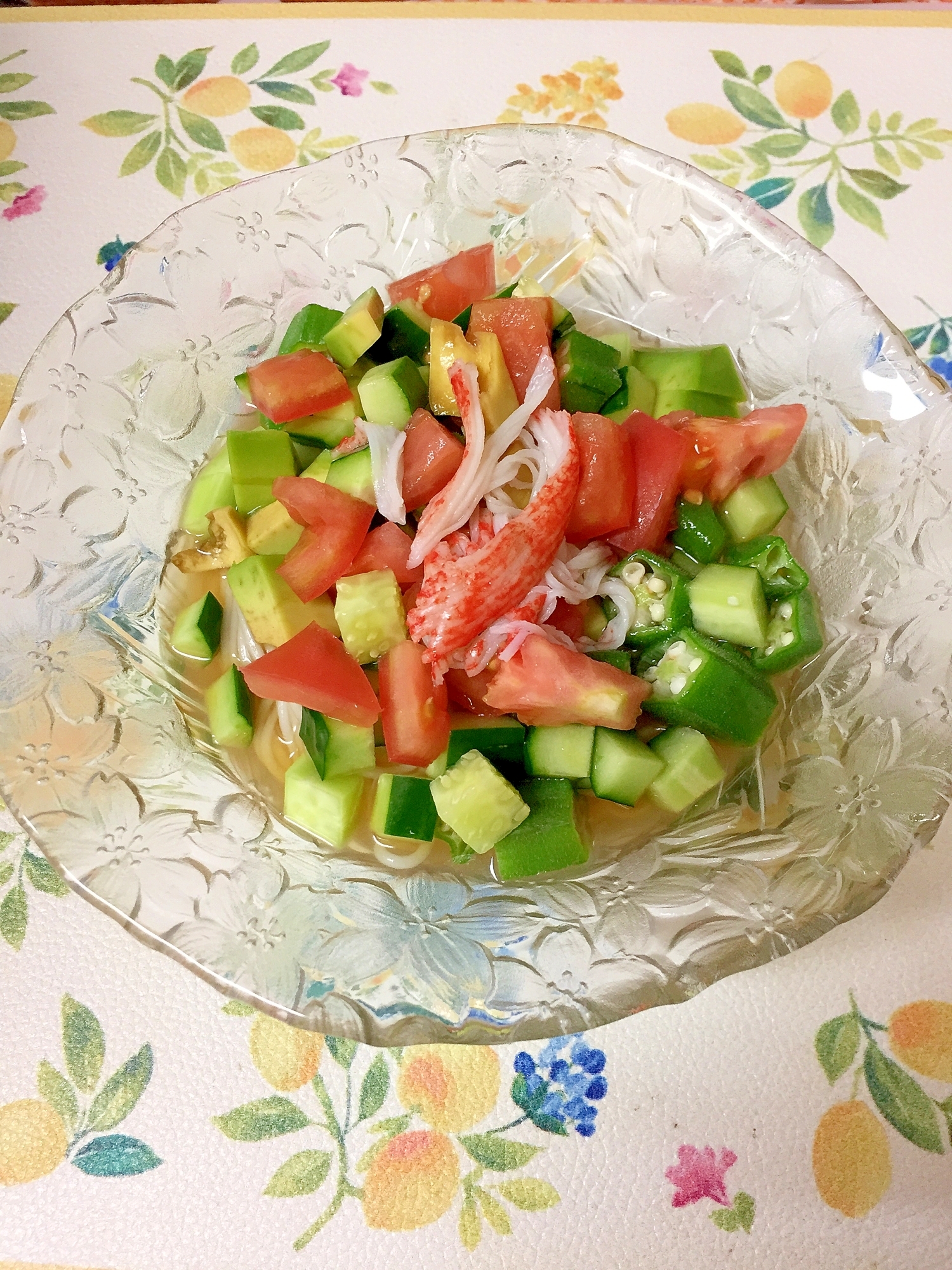 カニカマと彩りごろごろ野菜のぶっかけそうめん