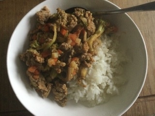 ブロッコリーとマッシュルームも入れてボリュームアップ！&カレールーの代わりにカレー粉を使用。美味しくいただきました♪