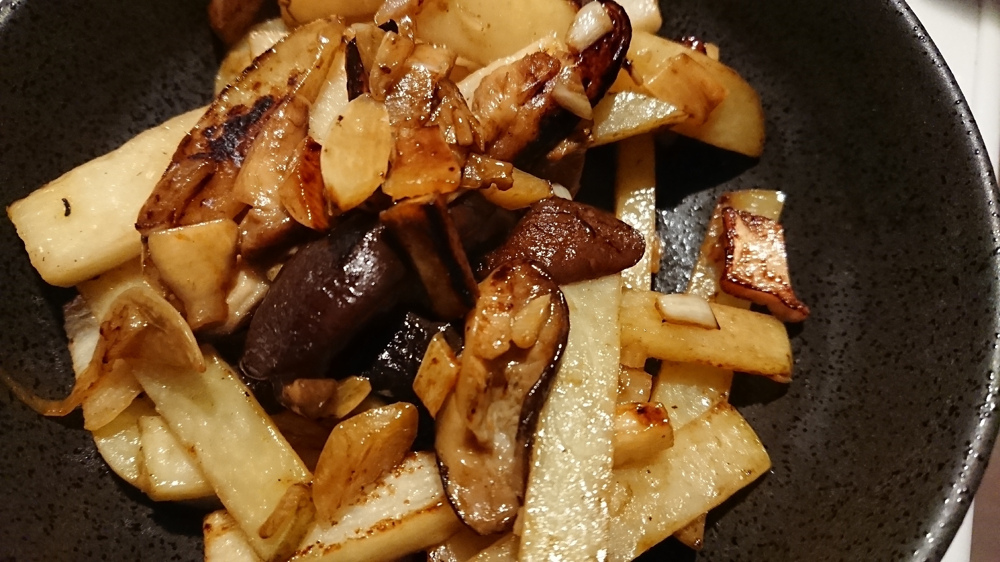 長芋じゃがいも椎茸のニンニク炒め