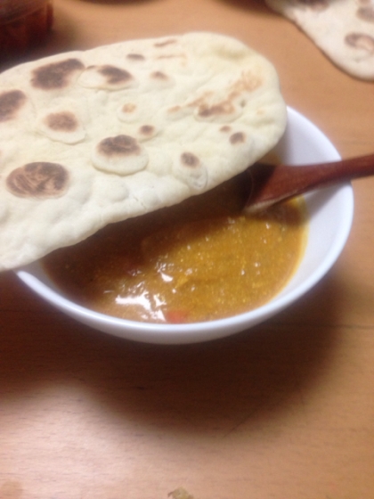 はじめて作りました(^^)簡単なのにとーっても美味しかったです！
カレーには、ナンですよねー♪