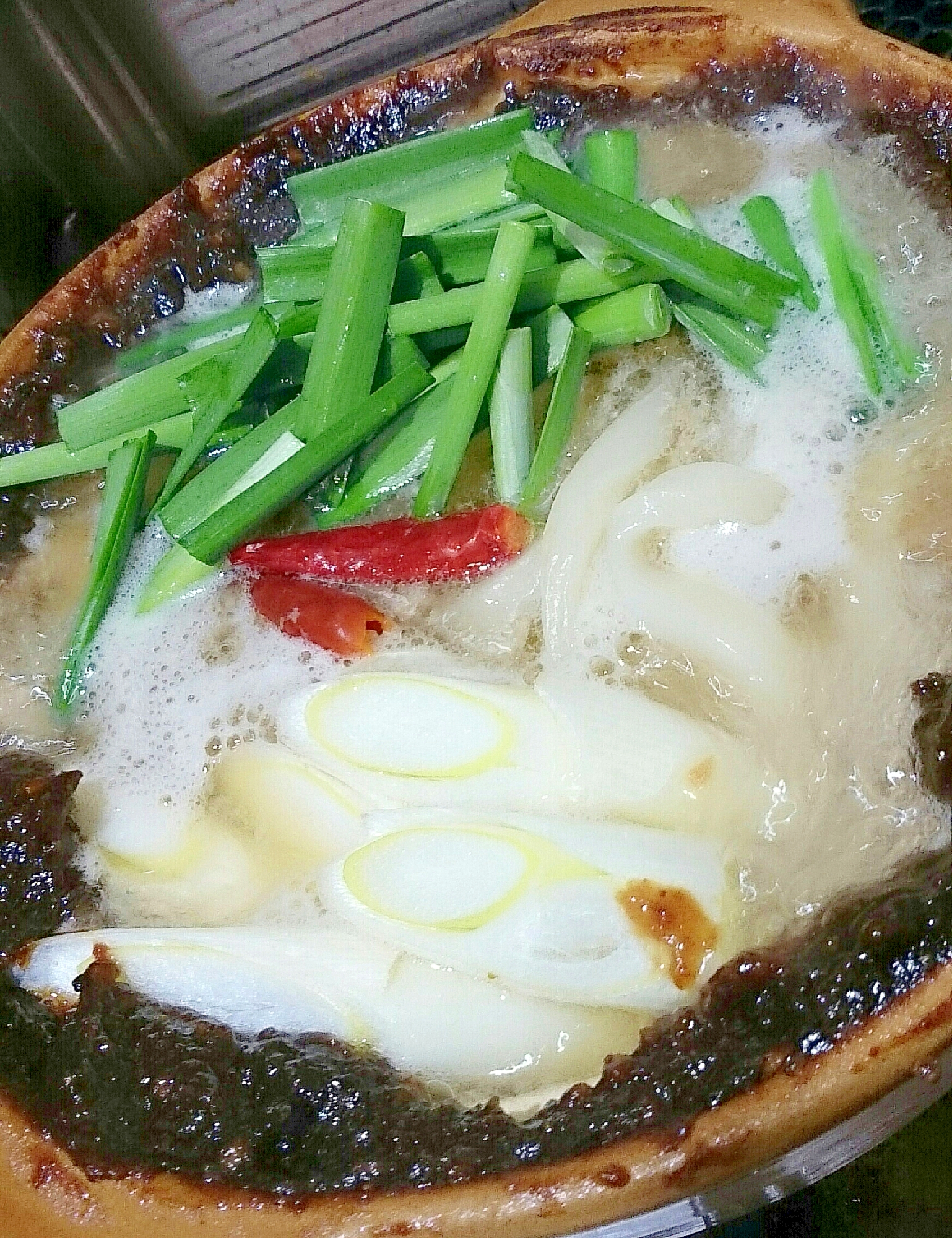 ホルモンの土手鍋煮込みうどん