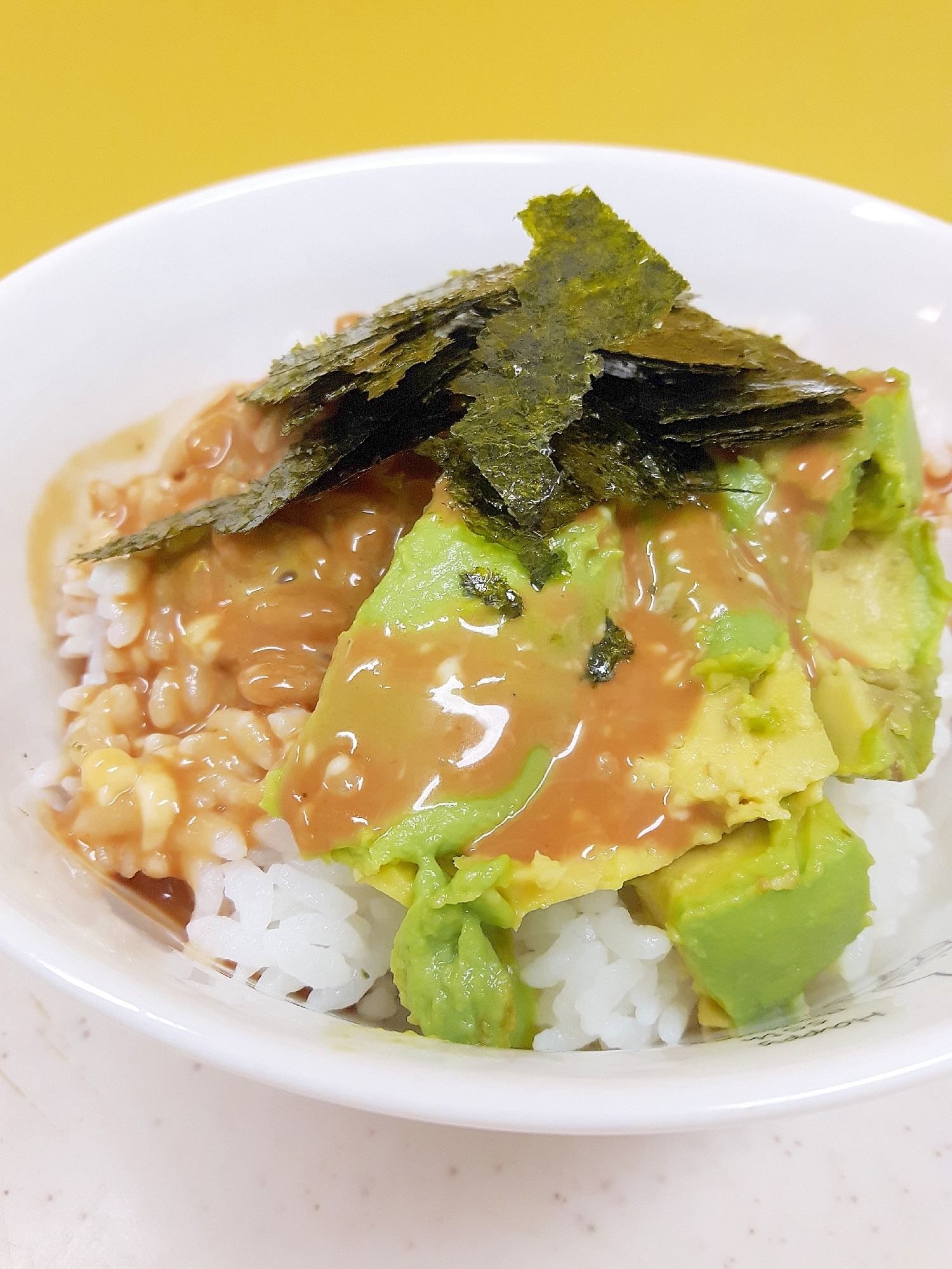 簡単！アボカドと納豆の変わりオーロラソースがけ丼♪