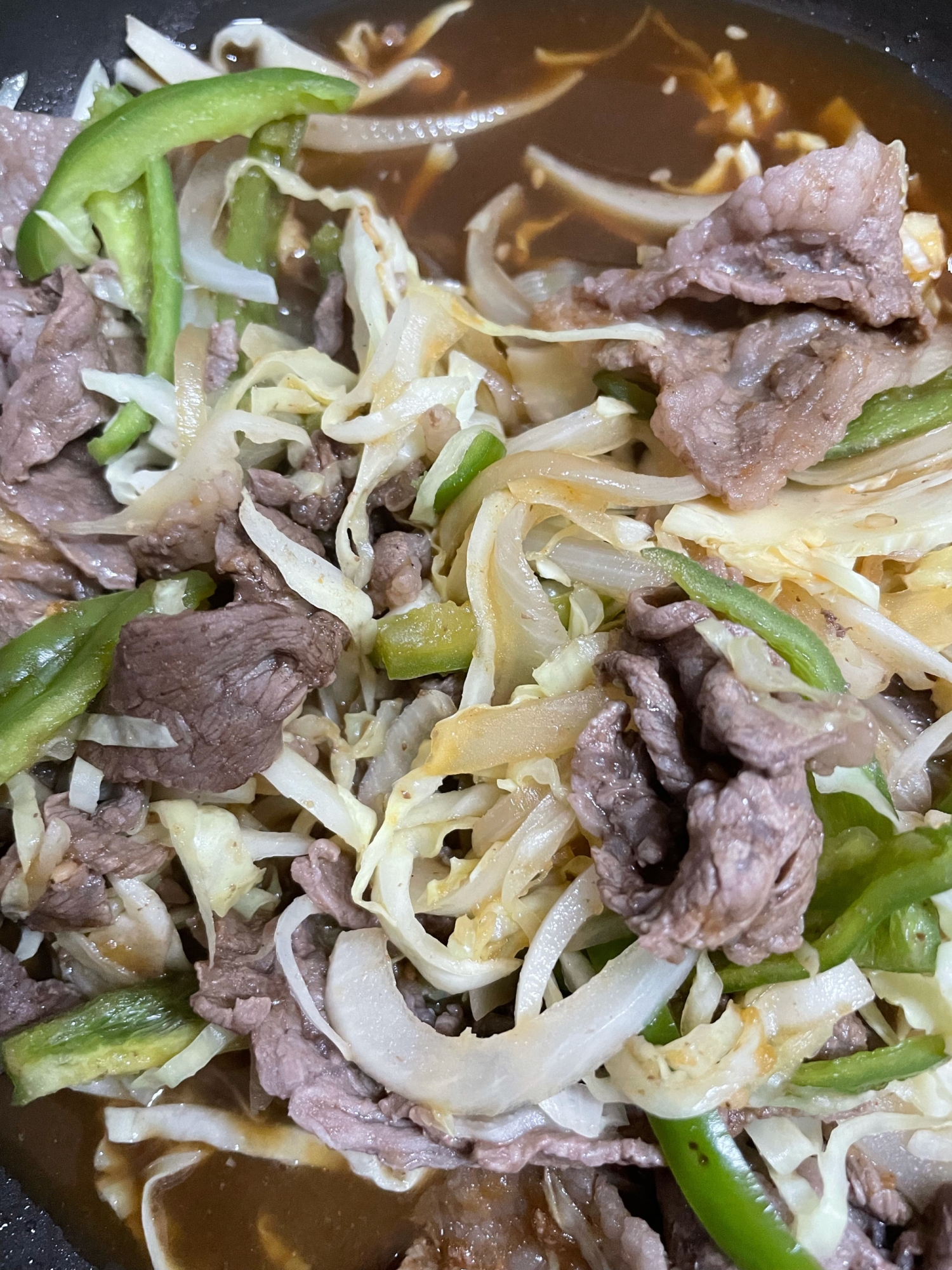 牛肉とピーマンとキャベツと白菜の炒め物