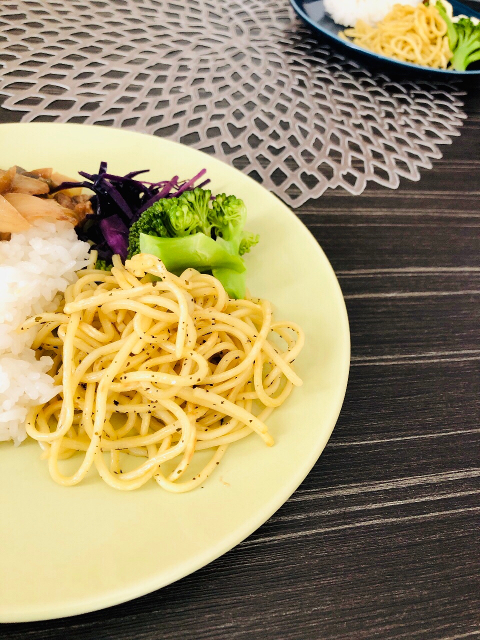 添える一品☆焼きそば麺でバジルパスタ風