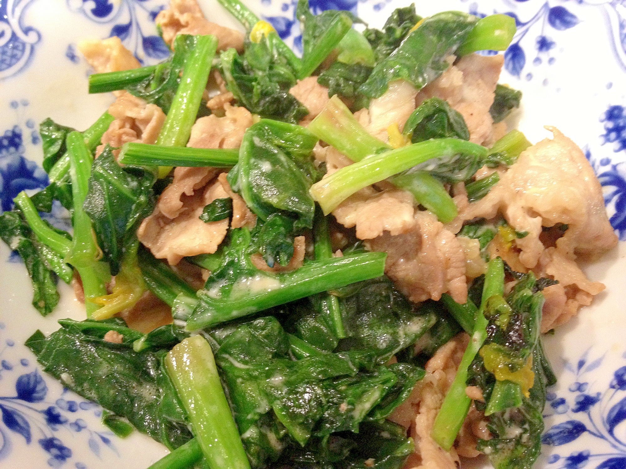 シンプルで美味しい!ほうれん草と豚肉のマヨポン炒め