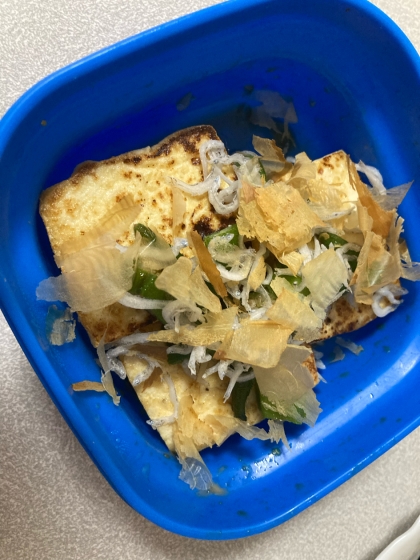 豆腐のじゃこオクラのせ