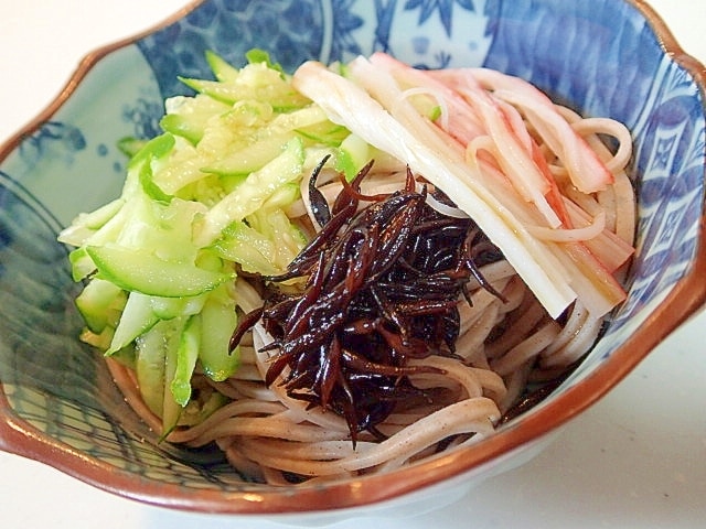 味ぽんで 胡瓜とかにかまとひじきのお蕎麦 レシピ・作り方 by ぷ〜みぃ