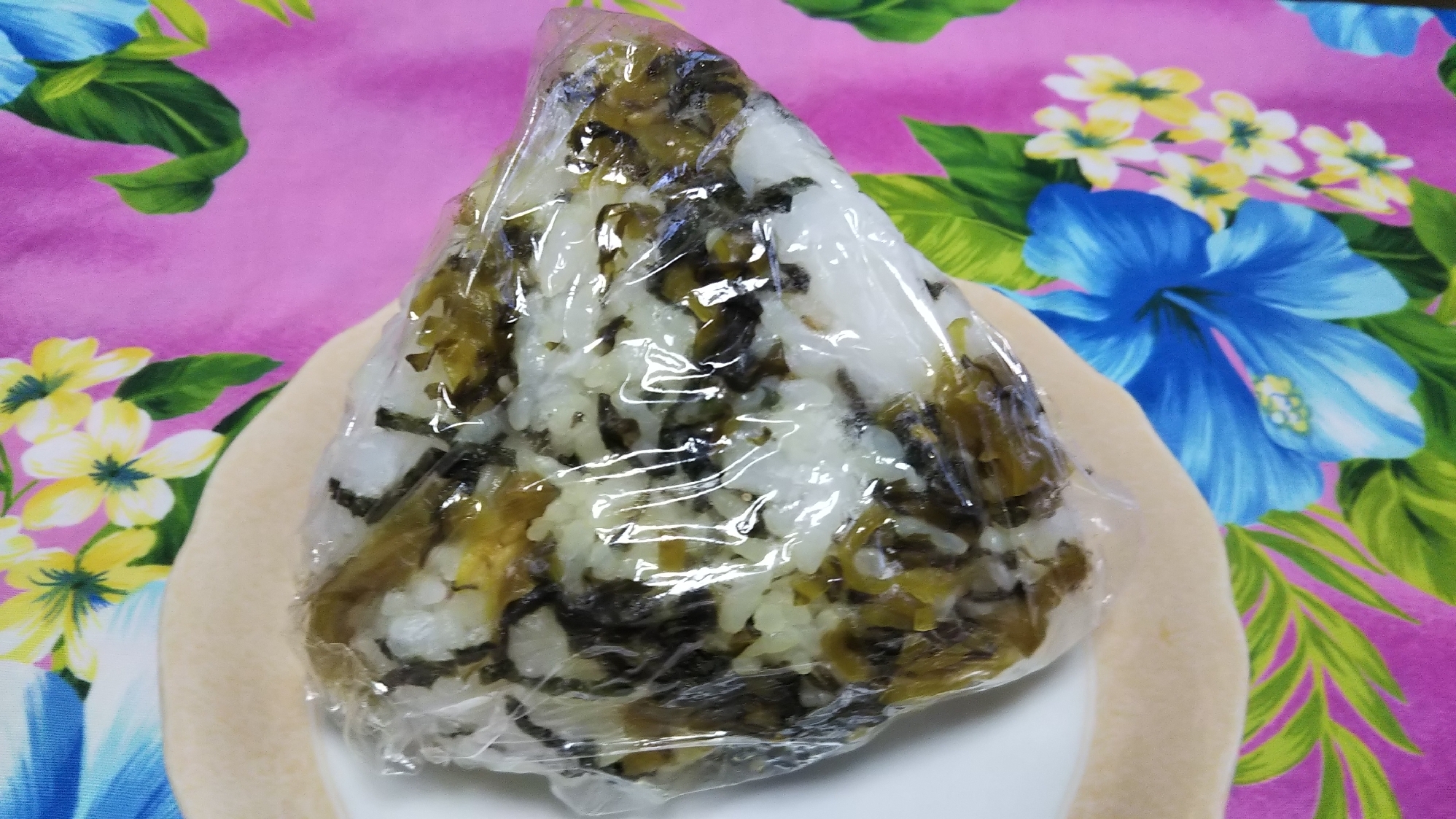 焼きたらこ入りごま高菜漬けときざみ海苔のおにぎり☆