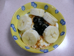 朝食に！　きな粉黒豆バナナヨーグルト♪