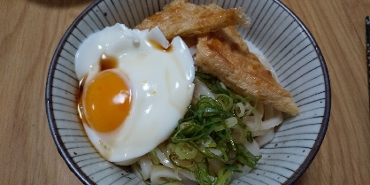 子供が大好き(^^)温泉卵ととろろのかけうどん♪