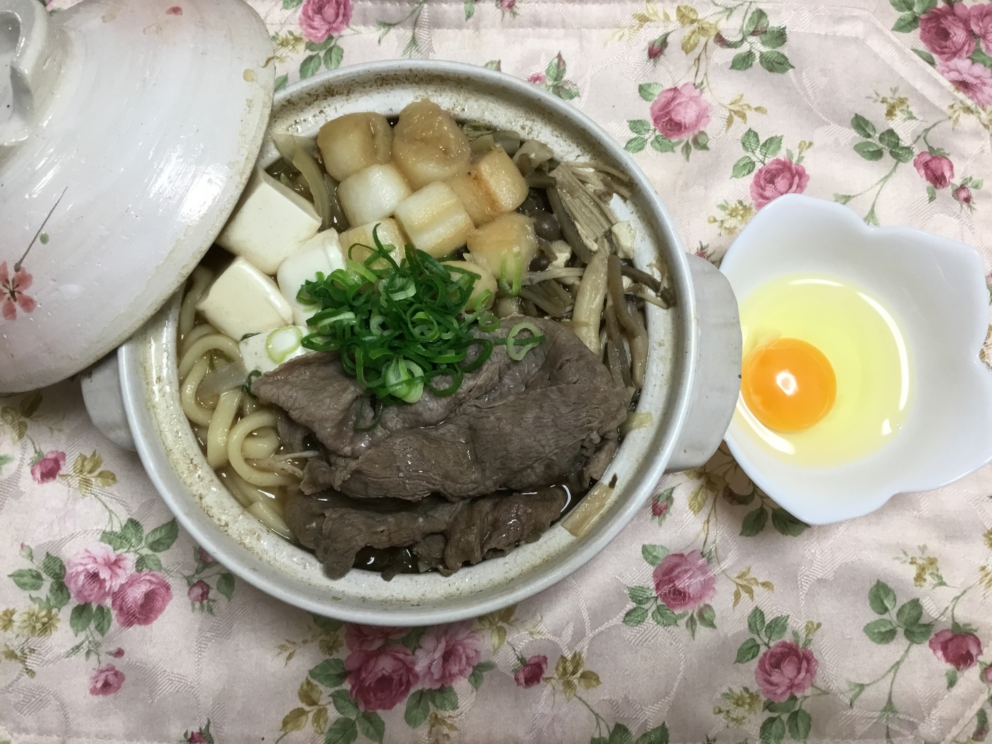 カルディの肉吸いの素で、豆腐と牛肉のすき焼き風