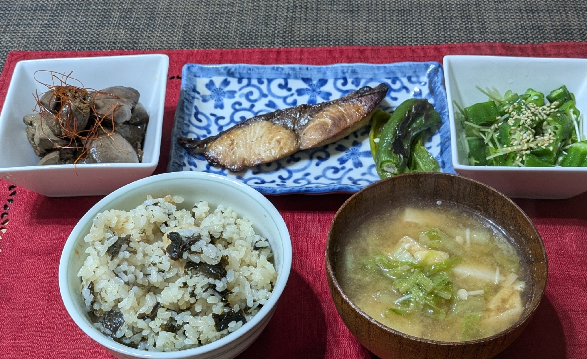 和定食にはブリの照り焼き