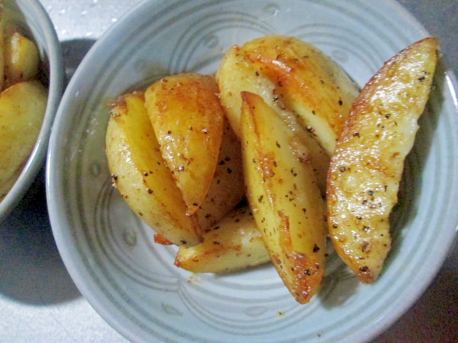 蒸しジャガイモでバターしょうゆ焼き