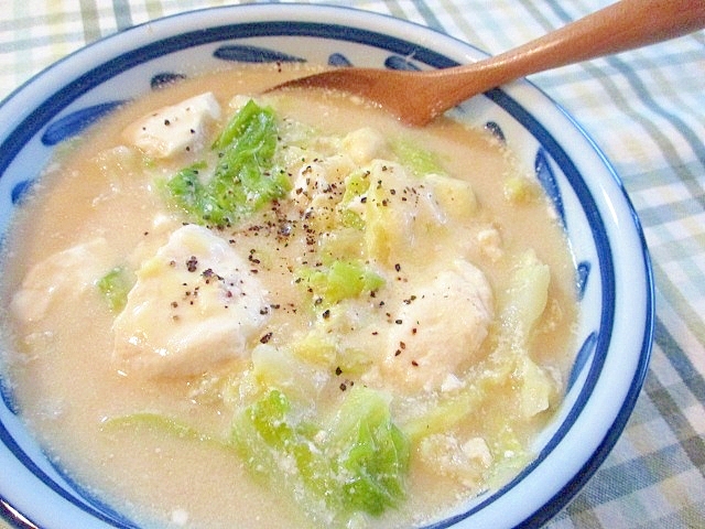 春キャベツと豆腐のクリーミー豆乳味噌スープ