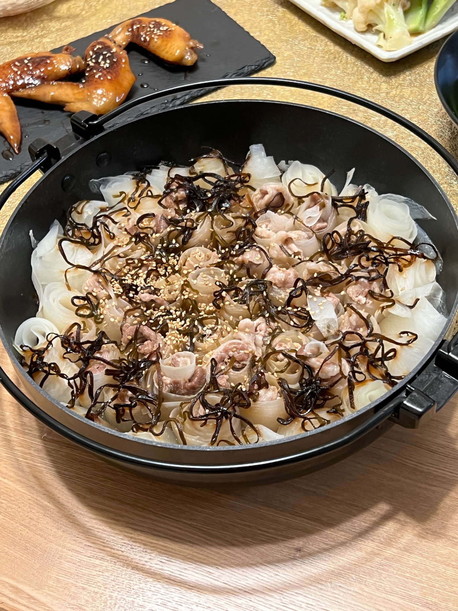 材料これだけ♪豚肉のピーラー大根巻き巻き蒸し