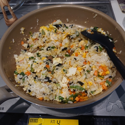 パンチの効いた海苔たまチャーハン