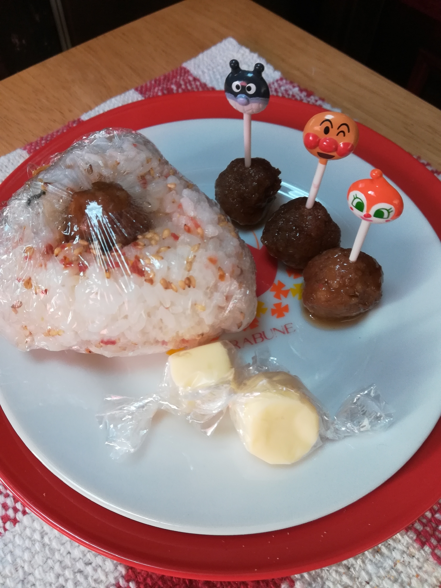 元気な子ども の朝ごはん ミートボールおにぎり レシピ 作り方 By こってぃさん 楽天レシピ